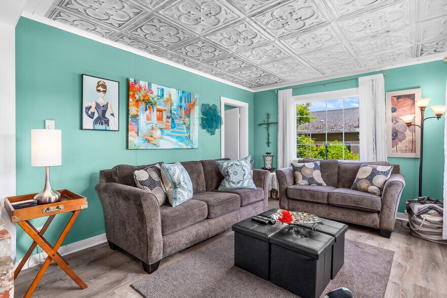 More Photos Of 402 Montesano St, Westport Flex For Sale