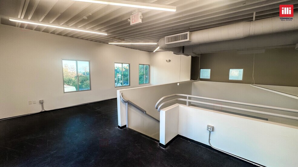 More Photos Of 28955 Pacific Coast Hwy, Malibu Storefront Retail Office For Lease