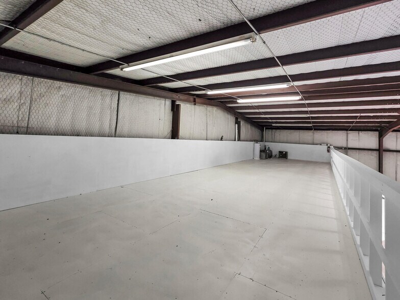 More Photos Of 7387 TX-164 Hwy, Buffalo Warehouse For Lease