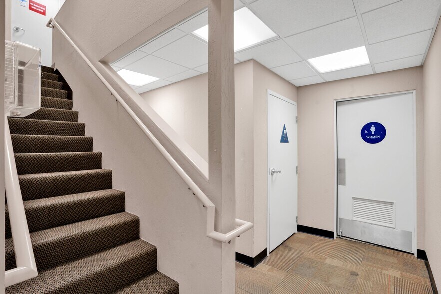 More Photos Of 780 Laurel St, San Carlos Bank For Lease
