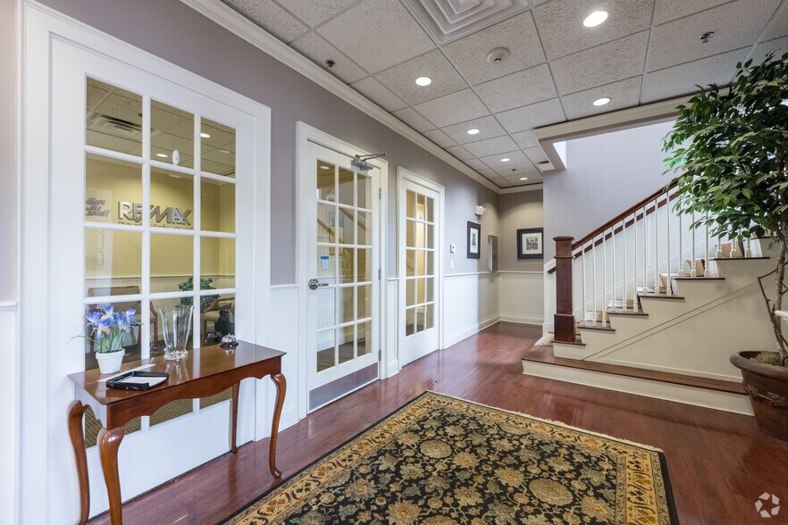 More Photos Of 30 Mechanic St, Foxborough Office For Lease