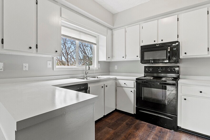 More Photos Of 400 S Center St, Thomaston Apartments For Sale