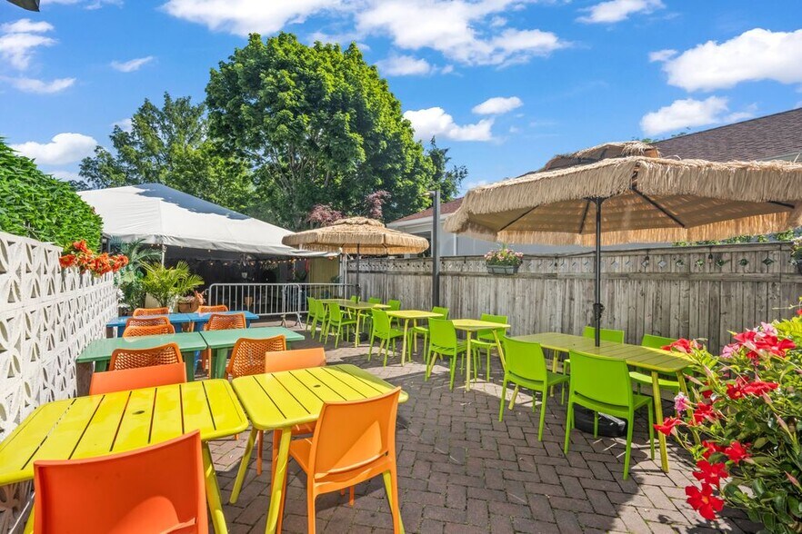 More Photos Of 585 Forest Ave, Staten Island Restaurant For Sale