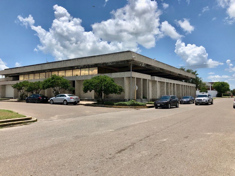 More Photos Of 422 E Avenue B, Robstown Medical For Lease