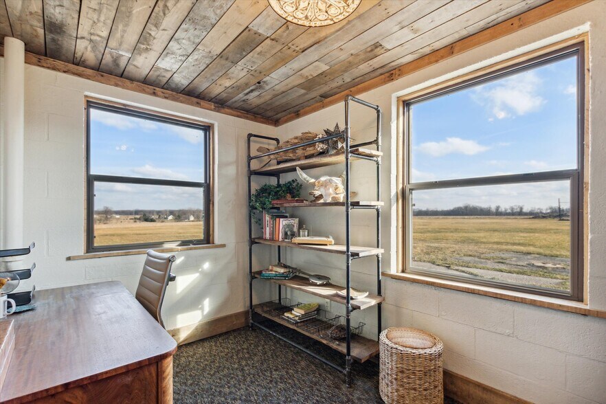 More Photos Of 2045 Bradley Rd, Webberville Showroom For Sale