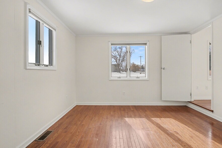 More Photos Of 328 Lake Road East Frk, Hamlin Restaurant For Sale