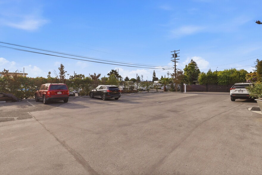 More Photos Of 741-751 Barron Ave, Redwood City Warehouse For Lease