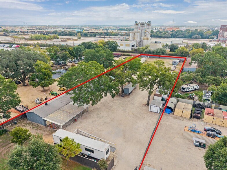 More Photos Of 5225 E 5th St, Katy Light Manufacturing For Sale