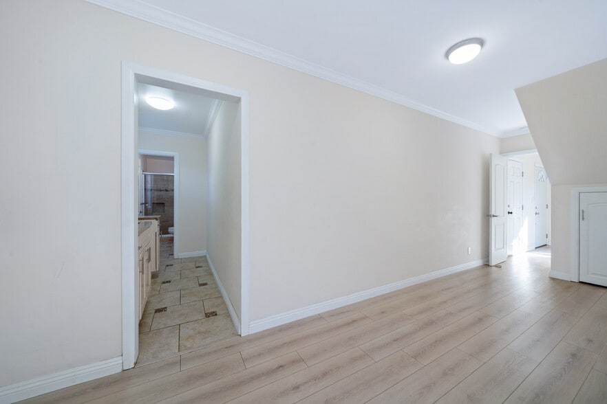 More Photos Of 2014-2016 Peyton Ave, Burbank Apartments For Sale