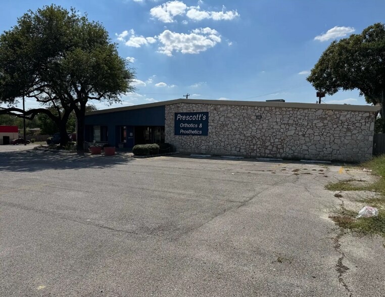 More Photos Of 6715 San Pedro Ave, San Antonio Flex For Sale