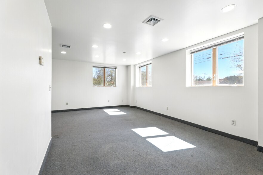 More Photos Of 103 Servistar Industrial Way, Westfield Warehouse For Lease