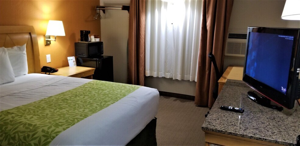 More Photos Of 817 W Main St, Lyons Hotel For Sale