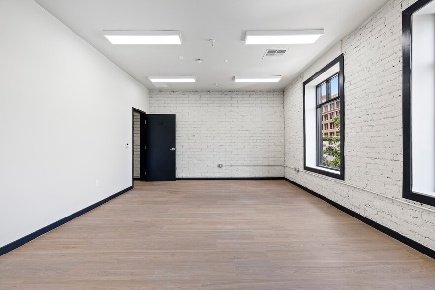 More Photos Of 939 10th St, Modesto Storefront Retail Office For Lease