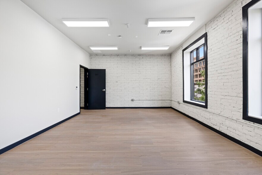 More Photos Of 939 10th St, Modesto Storefront Retail Office For Lease