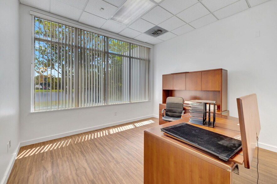 More Photos Of 2122 Blount Rd, Pompano Beach Warehouse For Lease