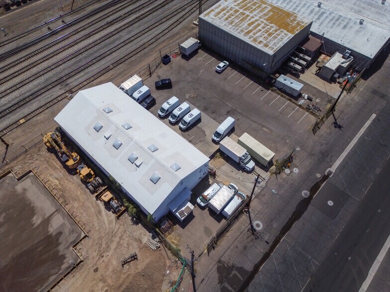 More Photos Of 811 E Jackson St, Phoenix Distribution For Sale