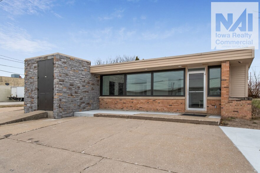 Primary Photo Of 115 30th Street Dr SE, Cedar Rapids Freestanding For Lease