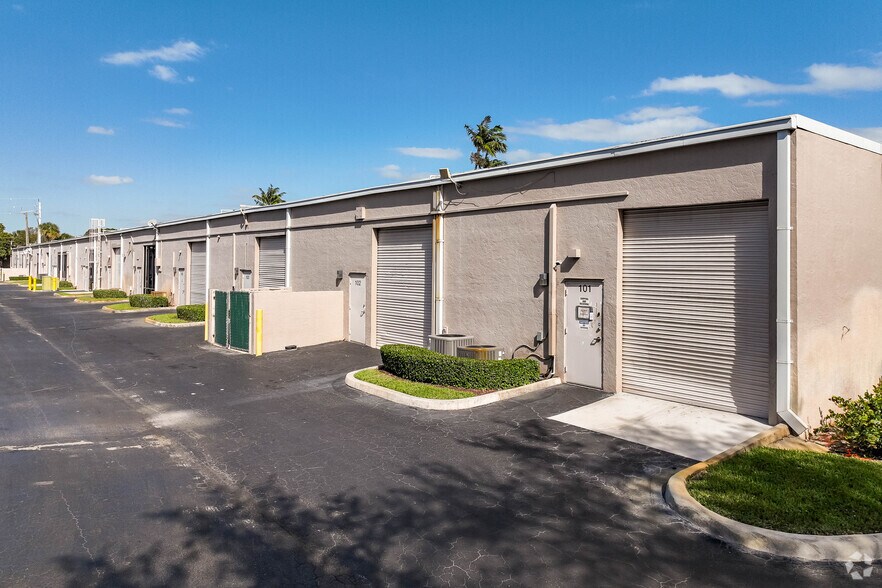 More Photos Of 6555 Powerline Rd, Fort Lauderdale Unknown For Lease