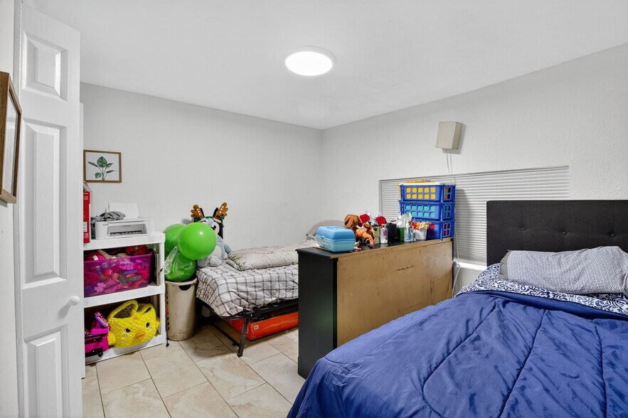 More Photos Of 1680 NW 22nd Ct, Miami Multifamily For Sale