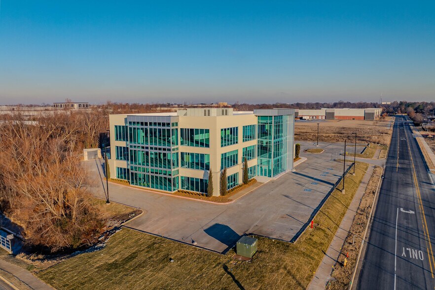 More Photos Of 2700 SE S St, Bentonville Office For Lease