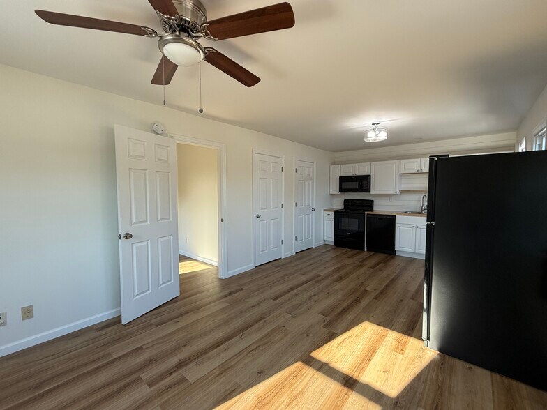 More Photos Of 2004 Bayshore Rd, Villas Medical For Sale