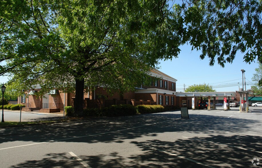 More Photos Of 102 E Main St, Cartersville Bank For Lease