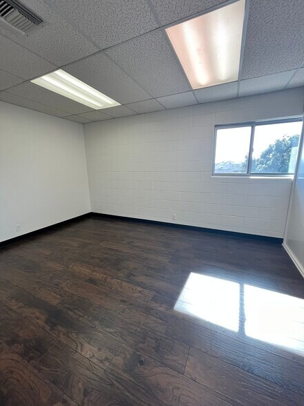 More Photos Of 14231 Garden Rd, Poway Office Residential For Lease