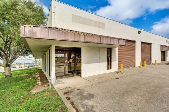 More Photos Of 801-827 Luke St, Irving Light Distribution For Lease