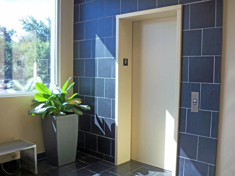 More Photos Of 26789 Woodward Ave, Huntington Woods Medical For Lease