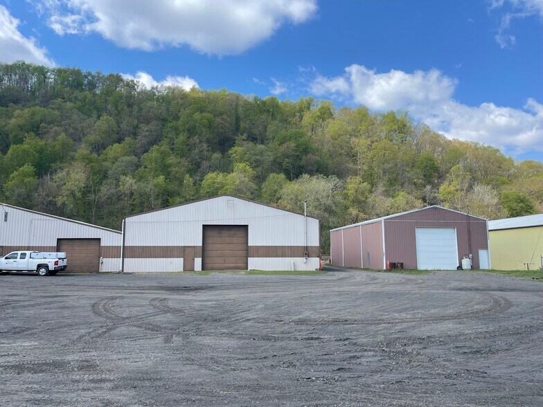 More Photos Of 125 Stewart St, Empire Distribution For Lease