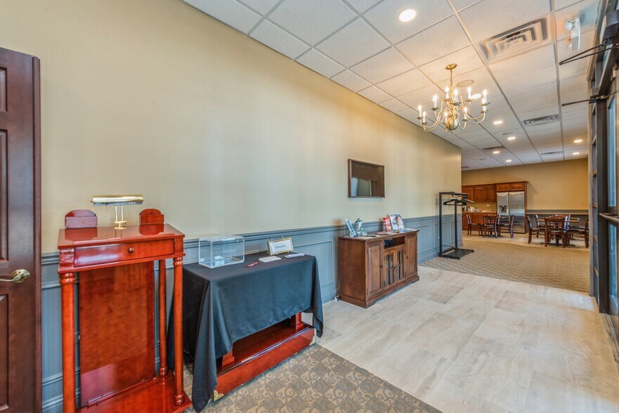 More Photos Of 1745 S Eastwood Dr, Woodstock Bank For Sale