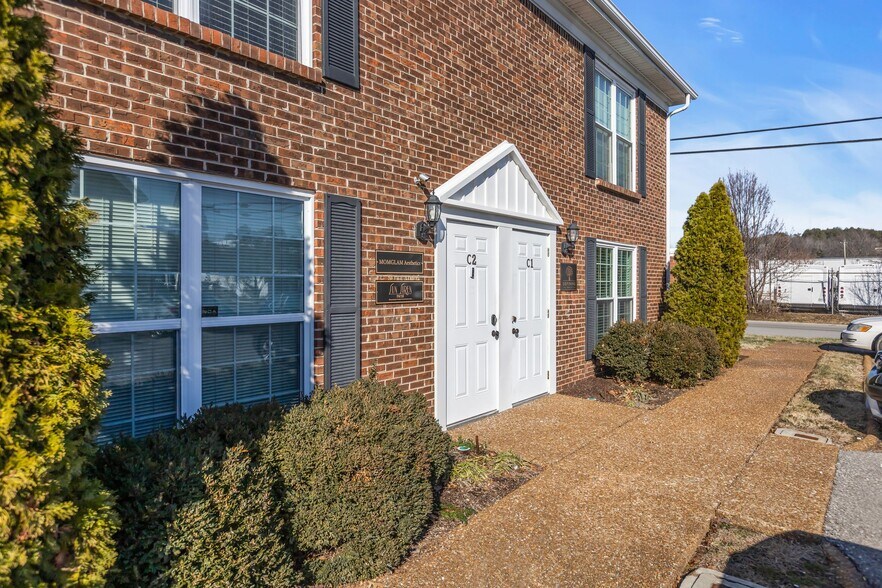 More Photos Of 109 Holiday Ct, Franklin Office For Sale