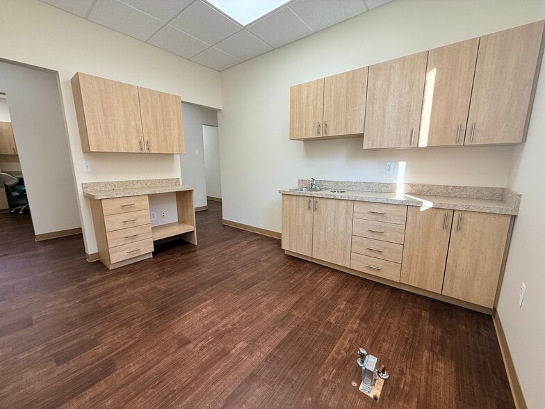 More Photos Of 11901 Joseph Campau St, Hamtramck Storefront Retail Office For Lease