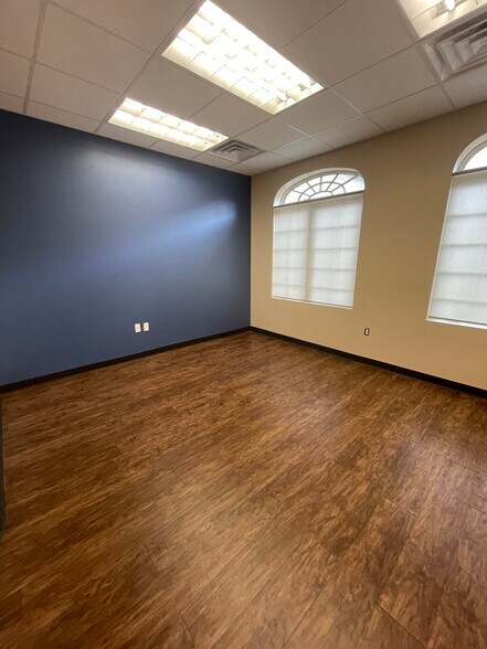 More Photos Of 6911 N FM 620, Austin Storefront Retail Office For Lease