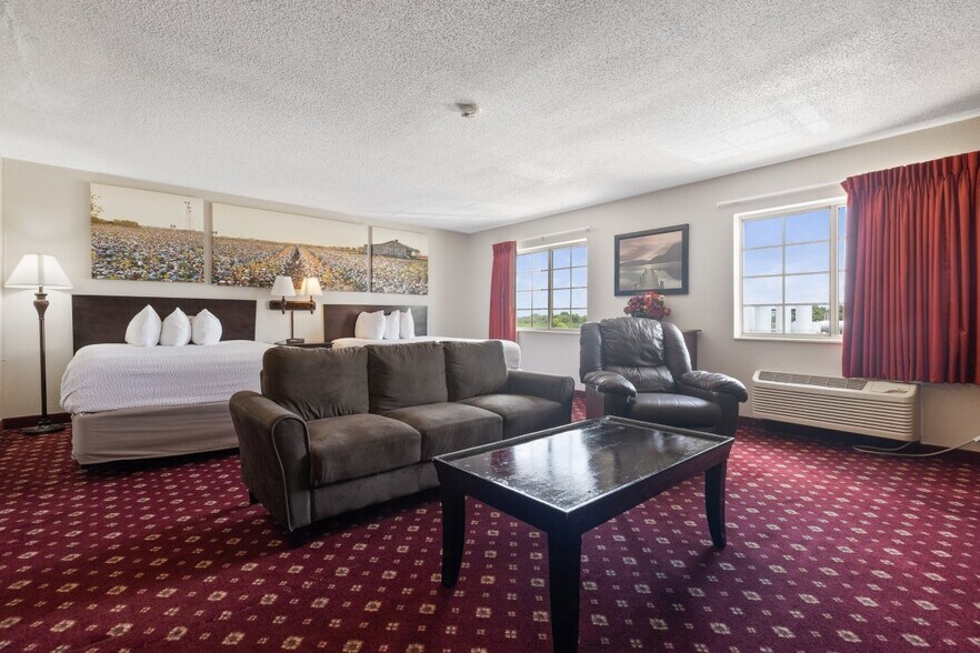 More Photos Of 912 US Highway 65/82 South, Lake Village Hotel For Sale