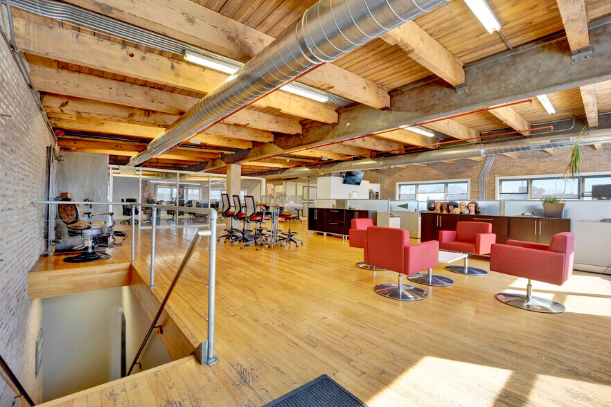 More Photos Of 6625 N Avondale Ave, Chicago Manufacturing For Lease