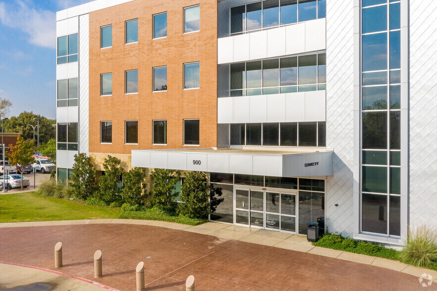 More Photos Of 900 Jerome St, Fort Worth Medical For Lease