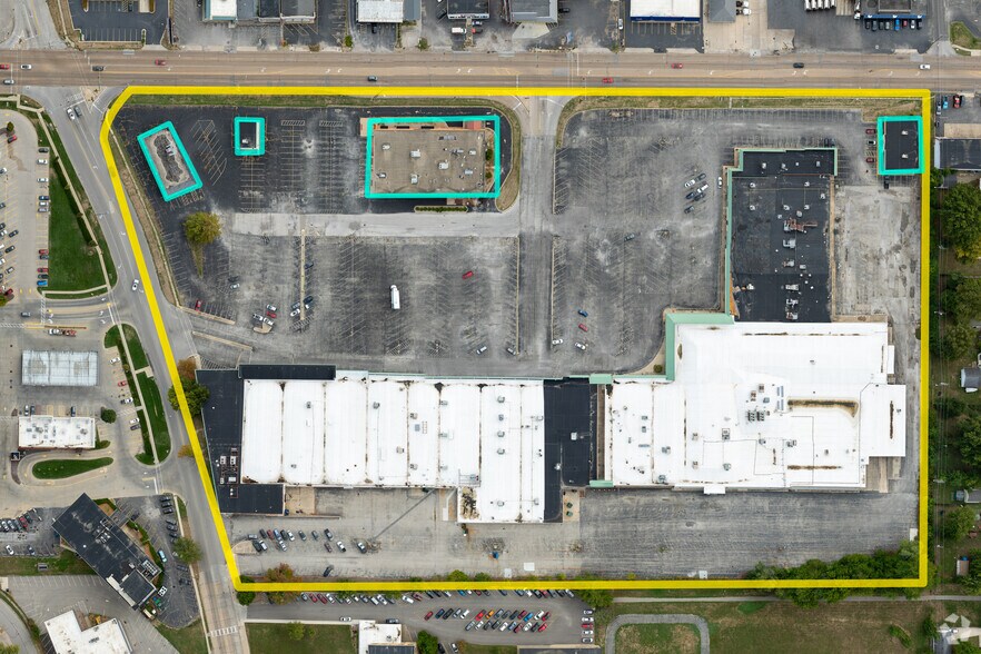 More Photos Of 2301-2585 S MacArthur Blvd, Springfield General Retail For Sale