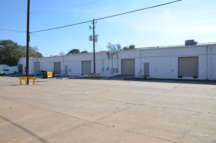 More Photos Of 4301 S Pinemont Dr, Houston Unknown For Lease