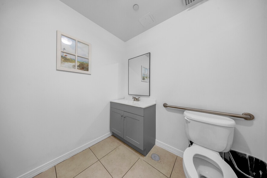 More Photos Of 10800 NW 21st St, Miami Warehouse For Sale