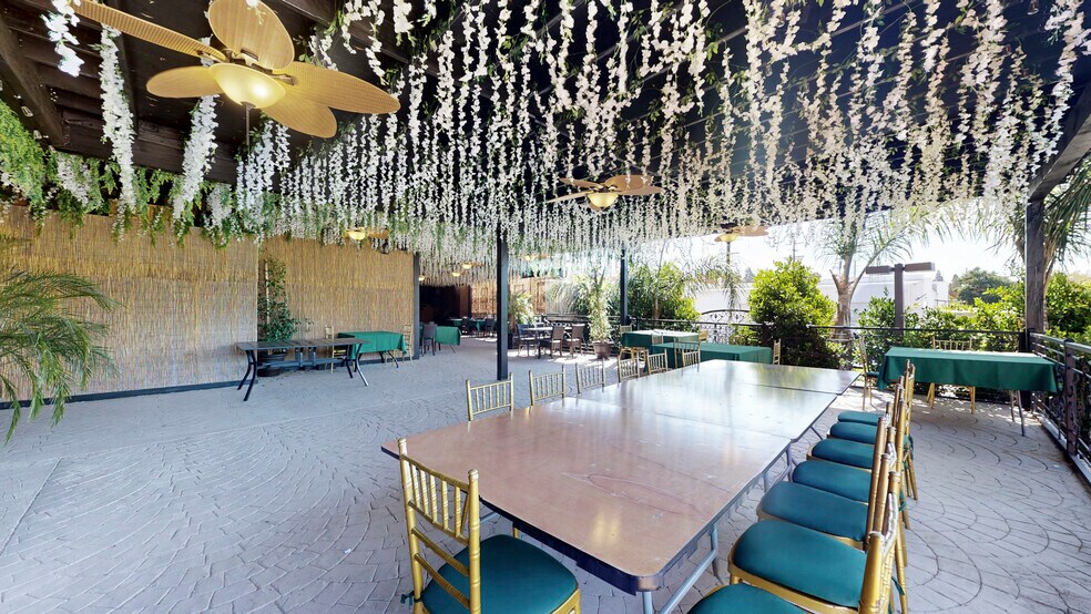 More Photos Of 6500 Foothill Blvd, Tujunga Restaurant For Sale