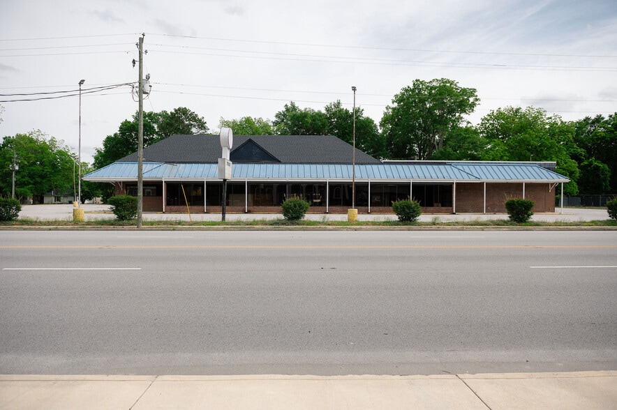 Primary Photo Of 331 W Carolina Ave, Hartsville Supermarket For Sale