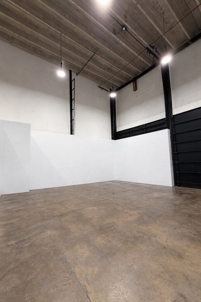 More Photos Of 11441 SW 208th Dr, Miami Warehouse For Lease