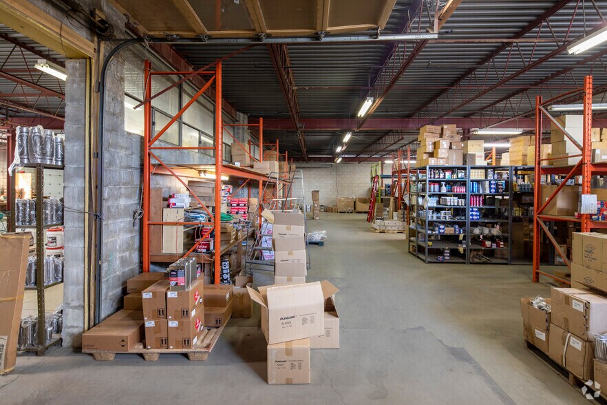 More Photos Of 119-121 Toryork Dr, Toronto Warehouse For Lease