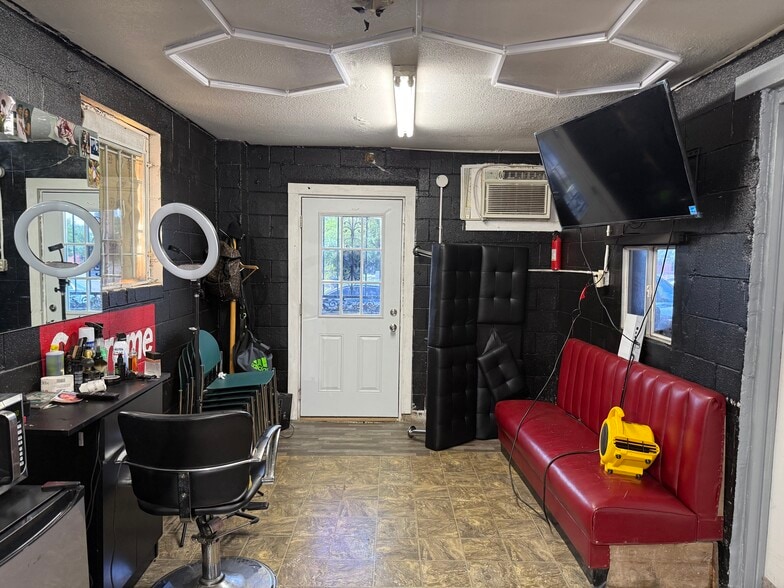 More Photos Of 5705 Wellesley Ave, Fort Worth Freestanding For Sale