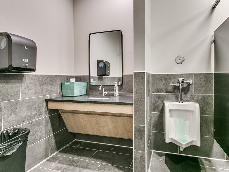 More Photos Of 8890 S Sunnylane Rd, Oklahoma City Flex For Sale