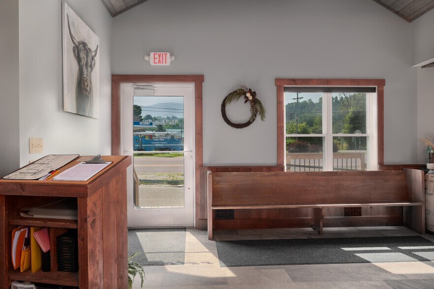 More Photos Of 4807 VT-15, Jeffersonville Specialty For Sale