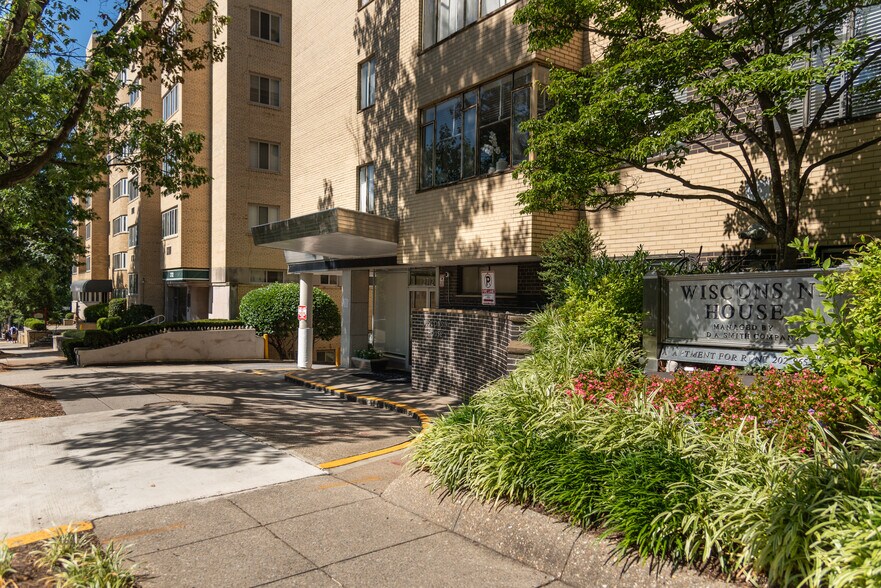 More Photos Of 2712 Wisconsin Ave NW, Washington Apartments For Sale