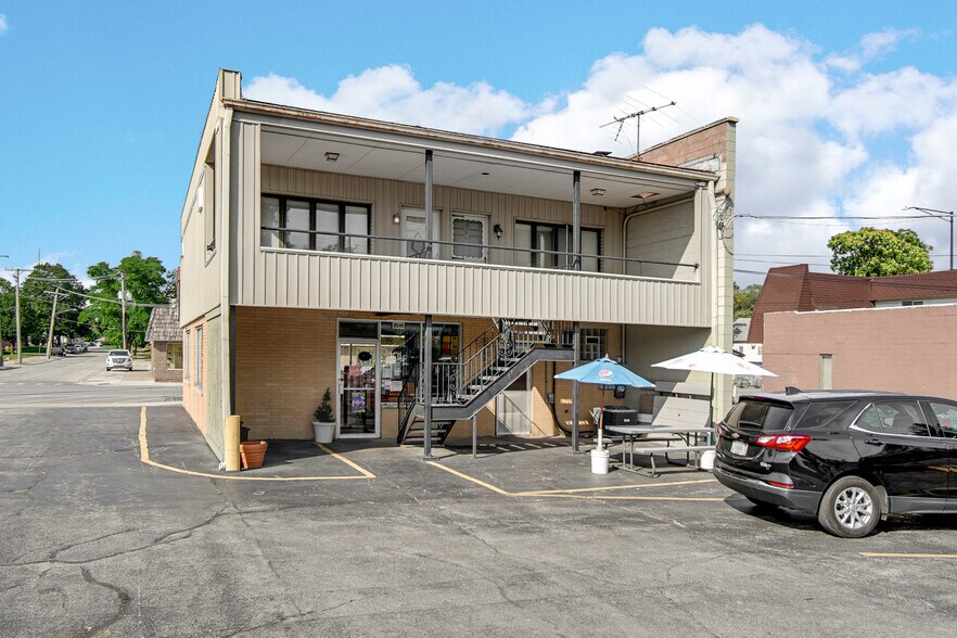 More Photos Of 2513 Ridge Rd, Lansing Storefront Retail Residential For Sale