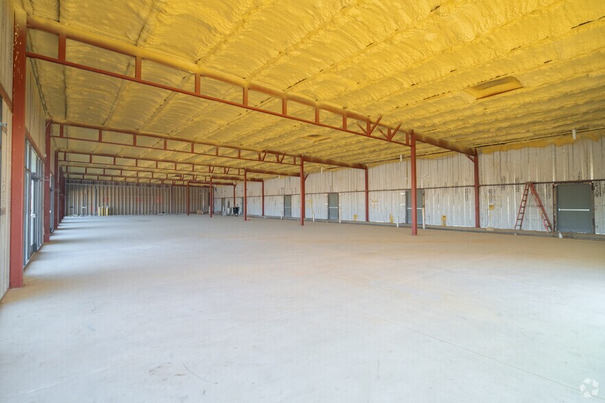 More Photos Of 1702 Louise Ln, Pearsall General Retail For Sale